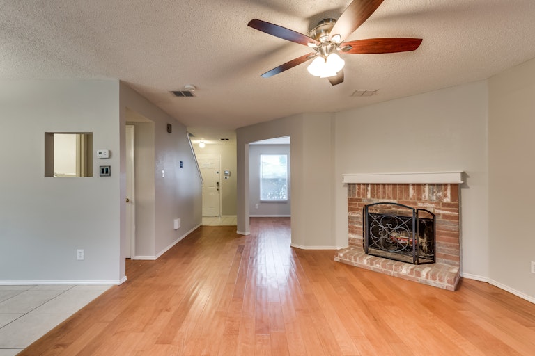 Photo 14 of 31 - 1312 Rambling Brook Trl, Denton, TX 76210