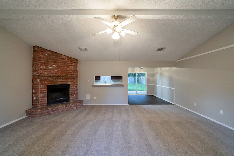 Photo 5 of 33 - 3303 Crossman St, Porter, TX 77365