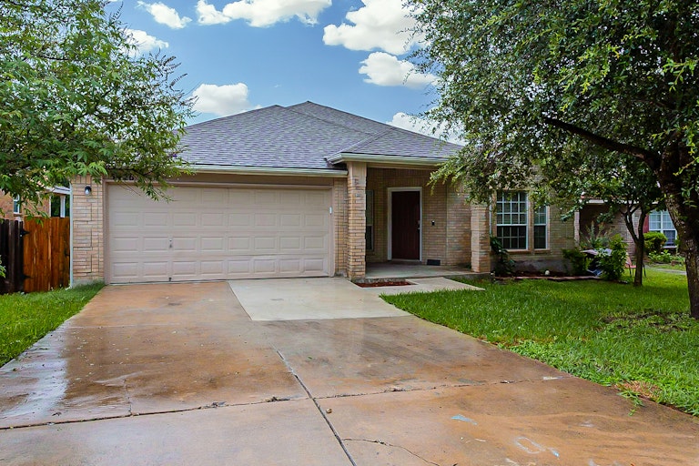 Photo 1 of 21 - 5426 Lost Tree, San Antonio, TX 78244