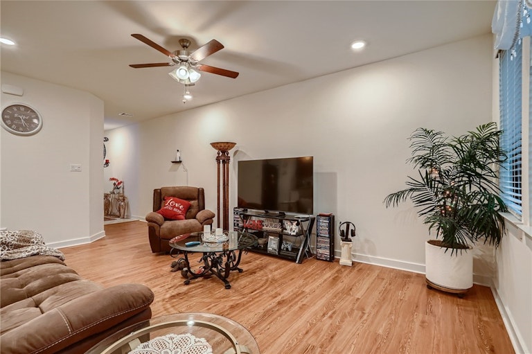 Photo 8 of 30 - 252 Fieldwood Dr Unit C, Buda, TX 78610