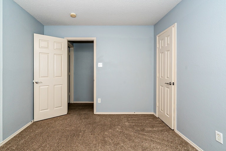 Photo 16 of 25 - 10252 Dawson Trl, Fort Worth, TX 76108