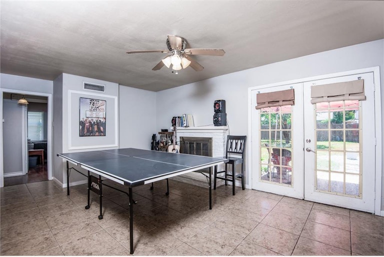 Photo 13 of 25 - 6845 Winchester St, Dallas, TX 75231