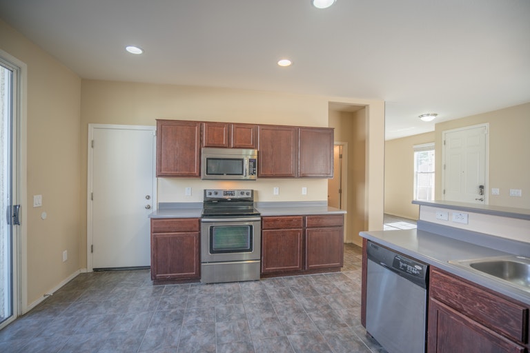 Photo 3 of 31 - 3712 S 54th Gln, Phoenix, AZ 85043
