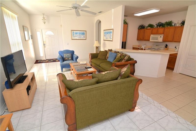 Photo 3 of 15 - 1637 N Hampton Dr, Davenport, FL 33897