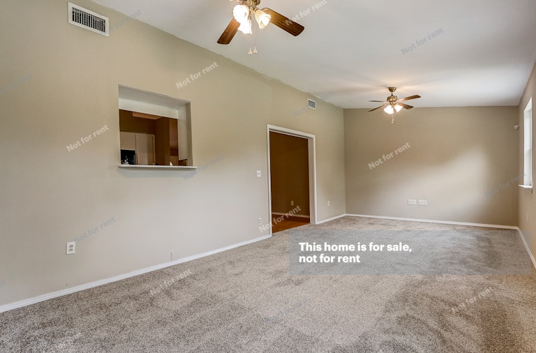 Photo 11 of 34 - 10740 Pacer Ct, Jacksonville, FL 32257