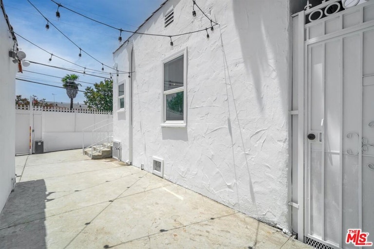 Photo 28 of 54 - 1668 S Stanley Ave, Los Angeles, CA 90019
