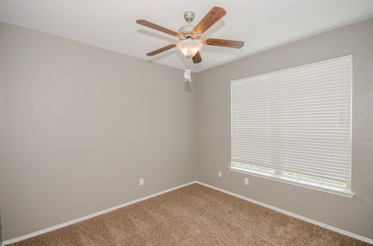 Photo 12 of 30 - 951 Crockett Dr, Lavon, TX 75166