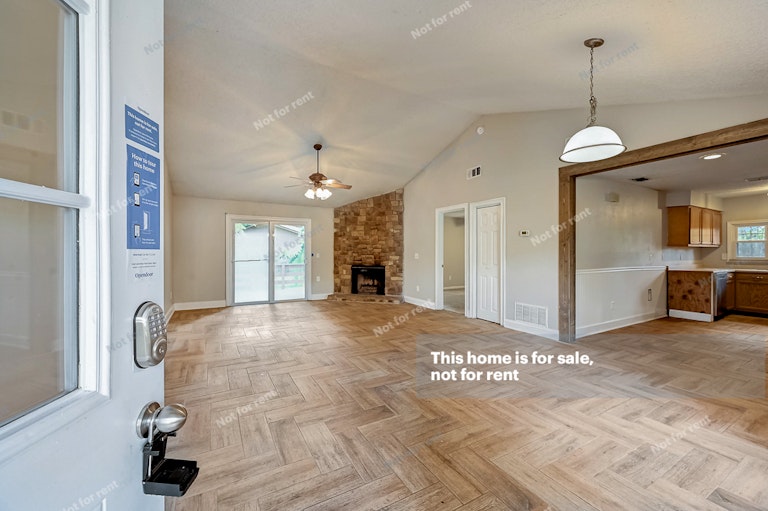 Photo 17 of 30 - 4251 Queensway Dr, Jacksonville, FL 32257