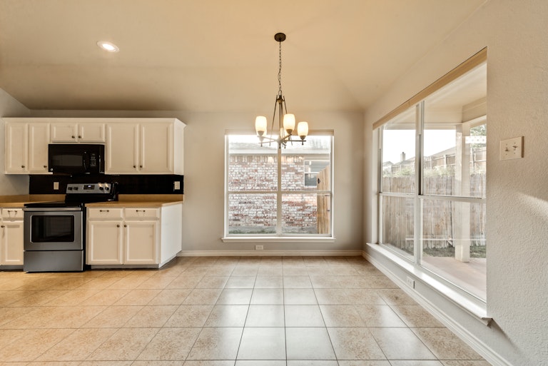 Photo 5 of 28 - 9321 Nathan Ct, Fort Worth, TX 76108