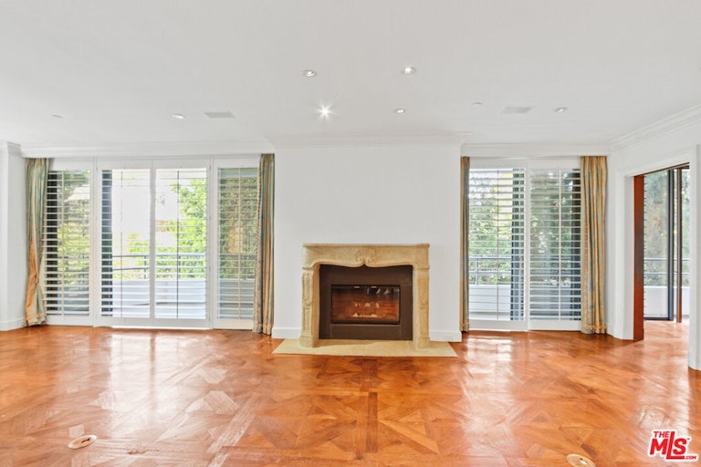 Photo 7 of 40 - 10601 Wilshire Blvd #404, Los Angeles, CA 90024