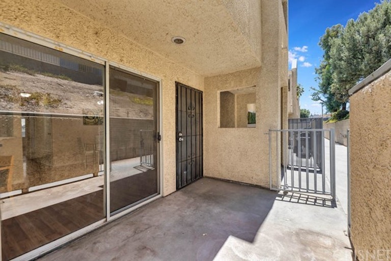 Photo 3 of 22 - 18209 Sierra Hwy #31, Canyon Country, CA 91351