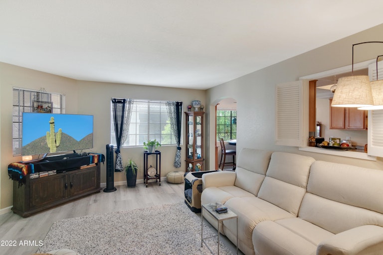 Photo 2 of 16 - 925 S Longmore #216, Mesa, AZ 85202