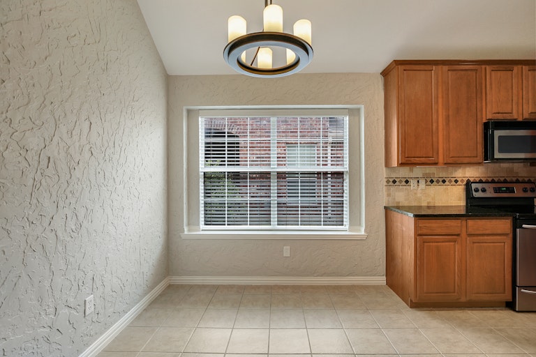 Photo 7 of 29 - 4509 Marguerite Ln, Fort Worth, TX 76123