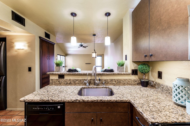 Photo 11 of 41 - 7619 E Callisto Cir #87, Tucson, AZ 85715