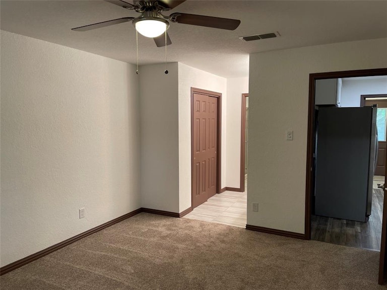 Photo 25 of 40 - 208 Guinevere Dr, Weatherford, TX 76086