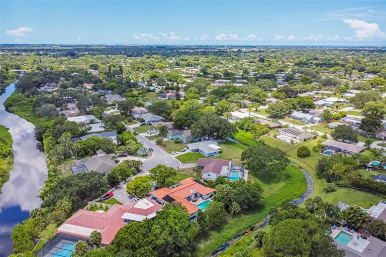 Photo 7 of 59 - 2101 River Ridge Dr, Sarasota, FL 34239
