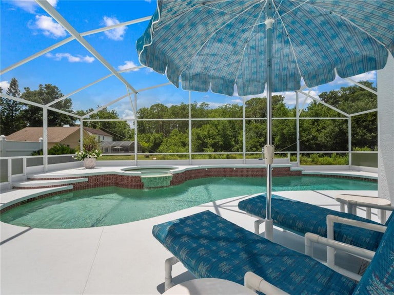 Photo 28 of 40 - 1026 Lake Davenport Blvd, Davenport, FL 33897