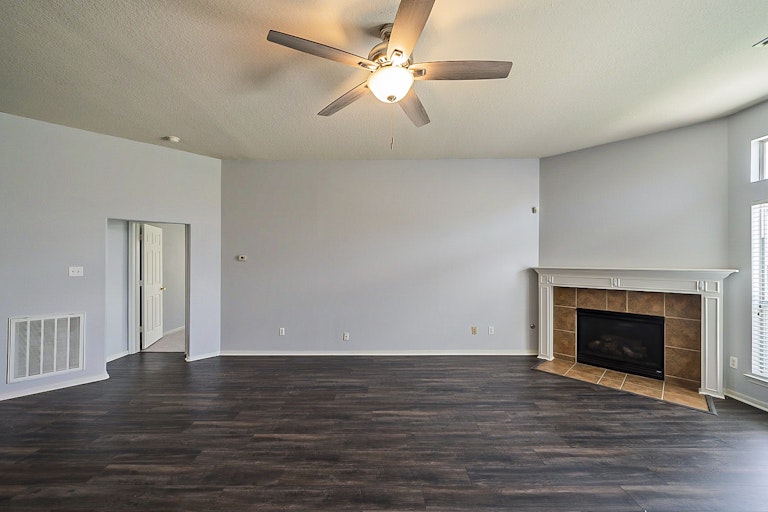 Photo 11 of 29 - 4115 Tree Mist Ct, Humble, TX 77346