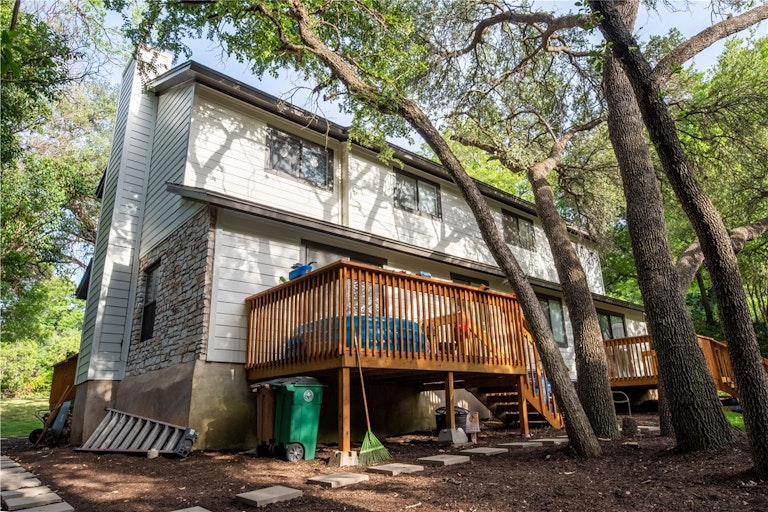 Photo 26 of 32 - 9000 Mountain Ridge Dr, Austin, TX 78759