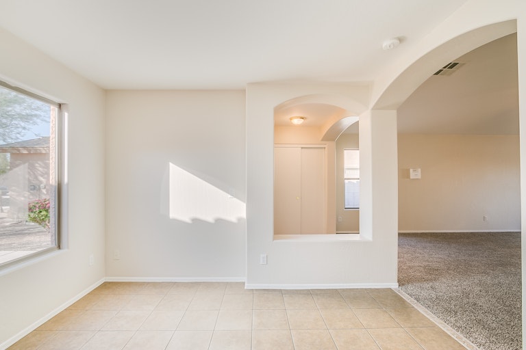 Photo 11 of 26 - 2512 W Darrel Rd, Phoenix, AZ 85041