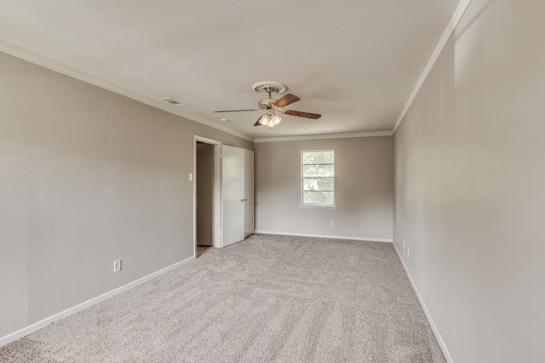 Photo 16 of 25 - 2920 Harlan Dr, Mesquite, TX 75150