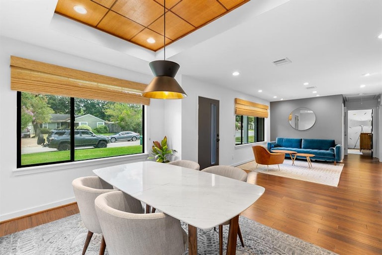 Photo 13 of 26 - 1807 Gardenia Dr, Houston, TX 77018