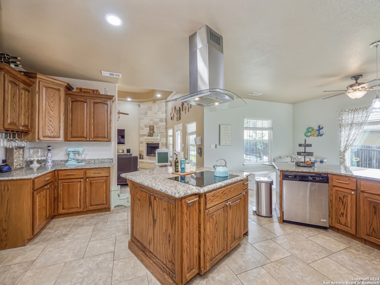 Photo 14 of 49 - 834 Lodge Creek Dr, New Braunfels, TX 78132