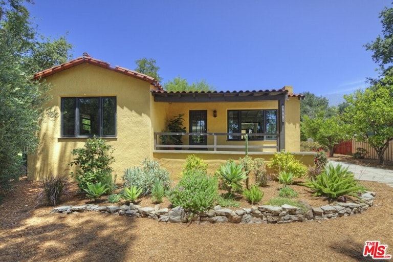 Photo 3 of 46 - 589 Athens St, Altadena, CA 91001