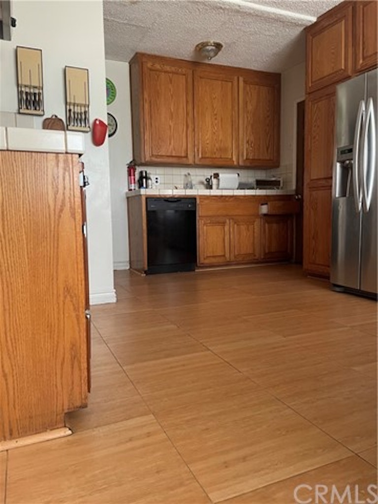 Photo 3 of 12 - 2800 Adriatic Ave, Long Beach, CA 90810