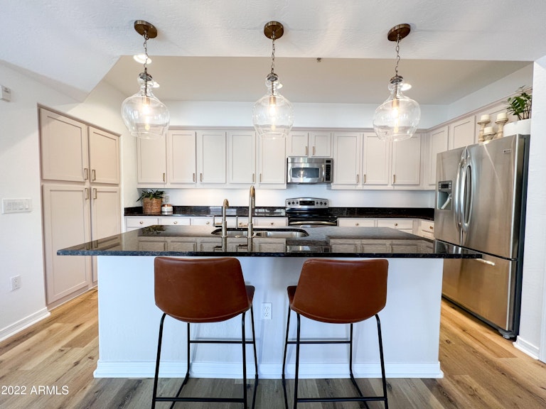 Photo 5 of 41 - 3935 E Rough Rider Rd #1044, Phoenix, AZ 85050