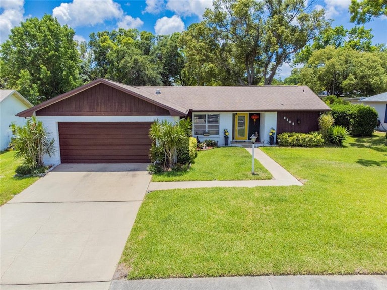 Photo 1 of 30 - 1726 Aberdeen Ct, Palm Harbor, FL 34684
