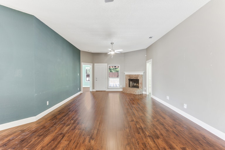 Photo 2 of 25 - 3252 Silent Creek Trl, Hurst, TX 76053