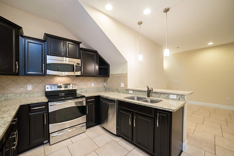 Photo 6 of 13 - 14242 Oasis Cove Blvd, Windermere, FL 34786
