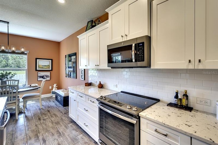 Photo 12 of 39 - 1124 Thornbury Dr, Parrish, FL 34219