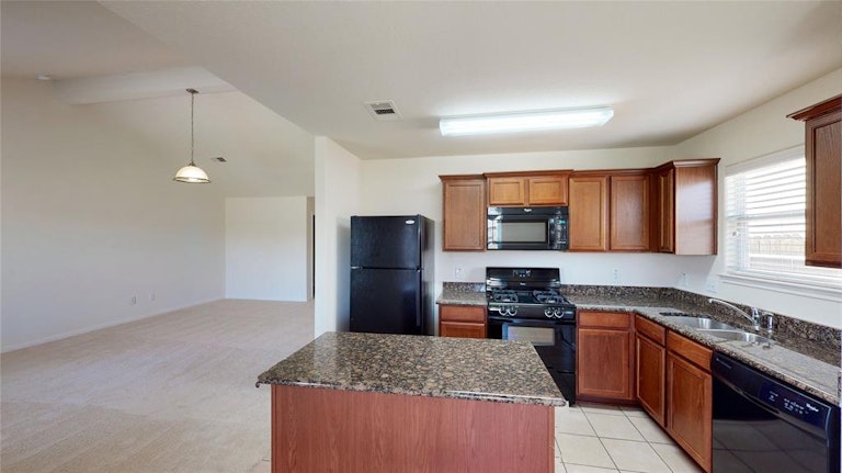 Photo 6 of 29 - 915 Marigold Rd, Baytown, TX 77521