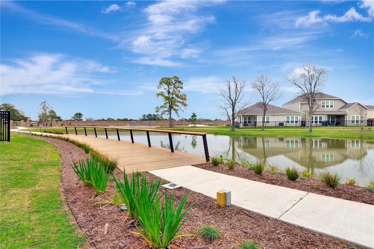 Photo 25 of 28 - 9828 Rugged Oaks Dr, Houston, TX 77080