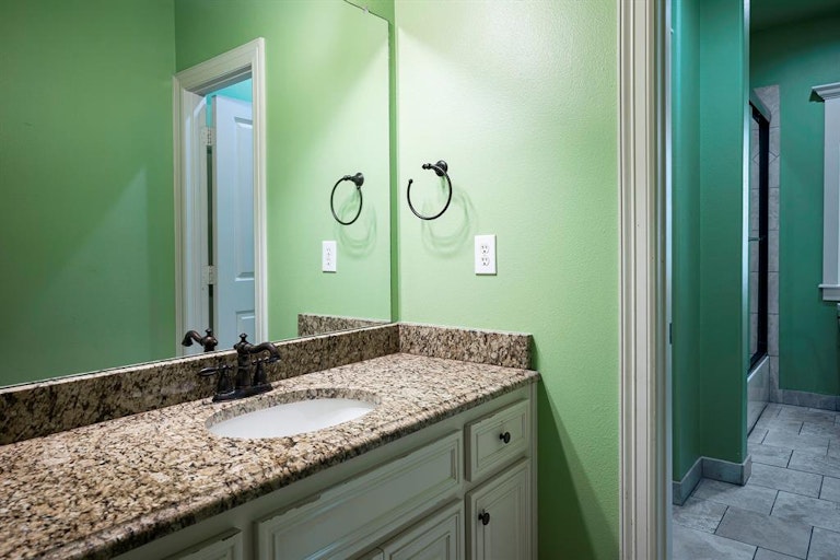 Photo 33 of 40 - 6624 Sondra Dr, Dallas, TX 75214