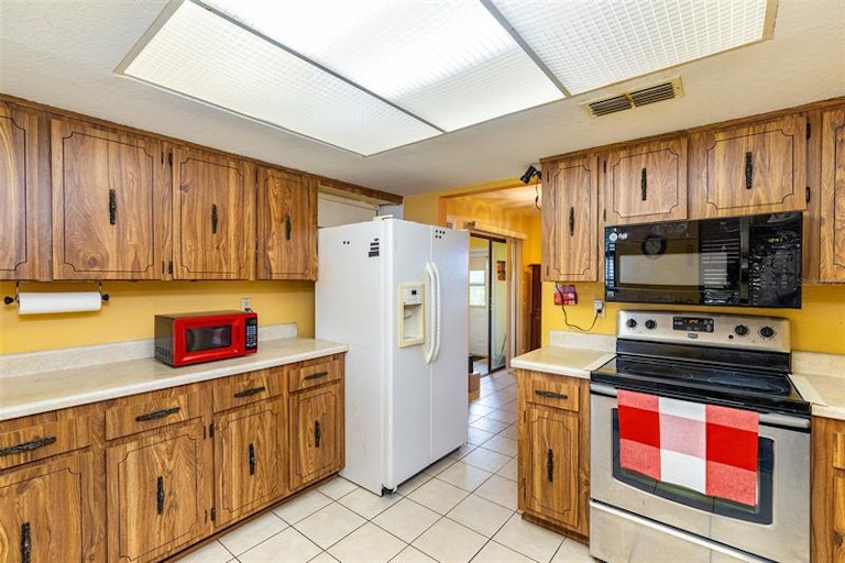 Photo 5 of 23 - 12921 Banyan St, Hudson, FL 34669