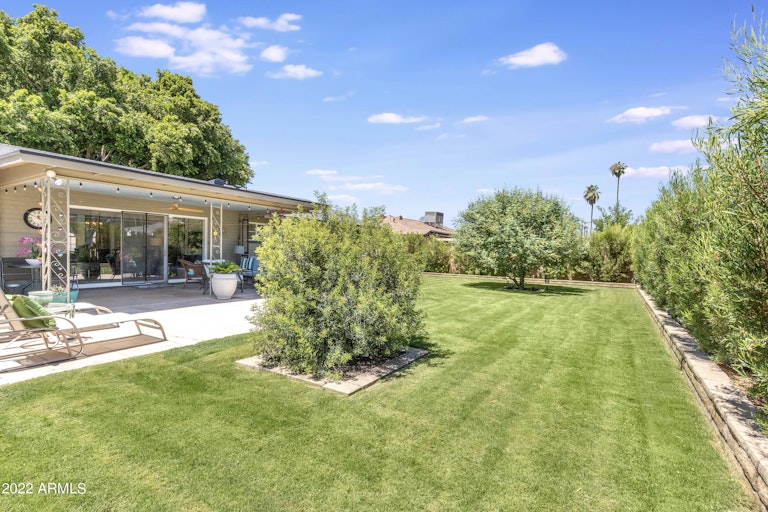 Photo 4 of 38 - 2452 E Highland Ave, Phoenix, AZ 85016