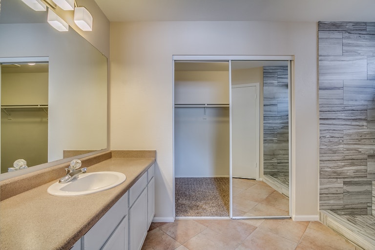 Photo 21 of 34 - 3014 W Daley Ln, Phoenix, AZ 85027