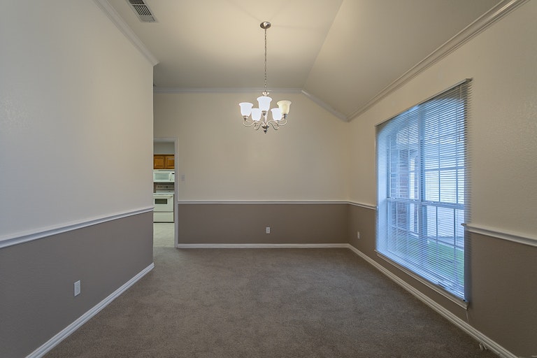Photo 12 of 28 - 124 Hummingbird Ln, Justin, TX 76247