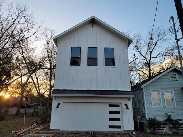 Photo 2 of 11 - 3515 Rogers St, Houston, TX 77022