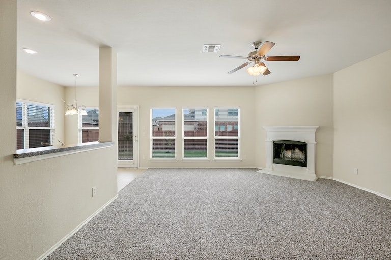 Photo 6 of 28 - 2020 Stonewood Dr, Lancaster, TX 75134