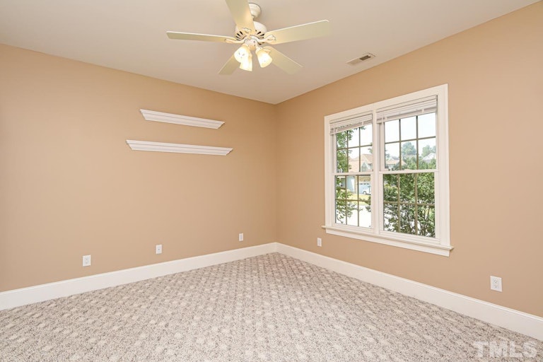 Photo 14 of 34 - 3912 Heritage View Trl, Wake Forest, NC 27587