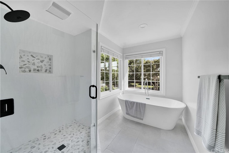 Photo 30 of 47 - 19365 Woodlands Dr, Huntington Beach, CA 92648