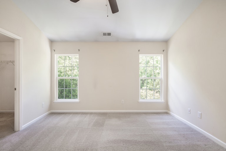 Photo 4 of 17 - 3107 Golden Dale Ln, Charlotte, NC 28262