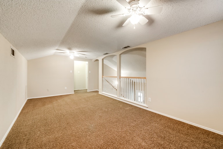 Photo 4 of 26 - 1820 Whispering Cove Trl, Fort Worth, TX 76134
