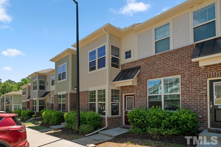 Photo 1 of 25 - 68 Intuition Cir, Durham, NC 27705