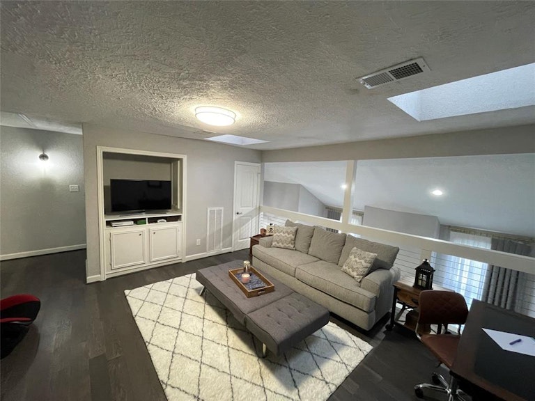 Photo 13 of 28 - 672 N Eldridge Pkwy, Houston, TX 77079