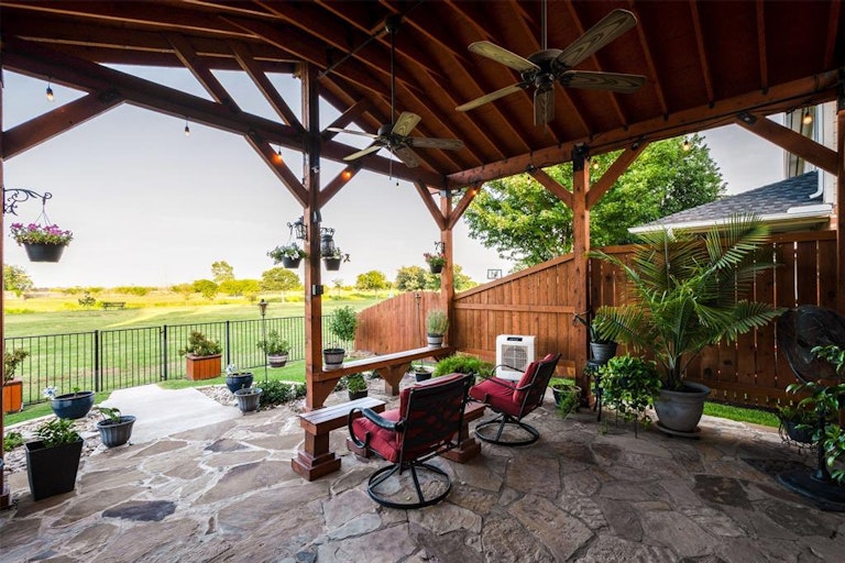 Photo 7 of 35 - 10304 Fossil Valley Dr, Fort Worth, TX 76131